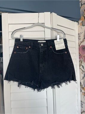 Abercrombie & Fitch Black High-Rise Frayed Hem Mom Shorts